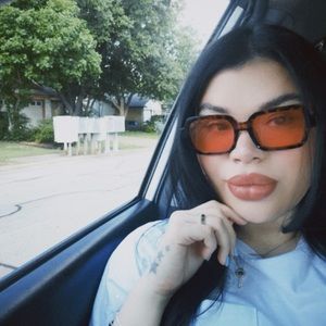 Meet your Posher, Daniela